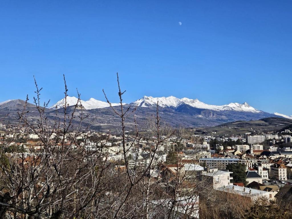T4 Vue Imprenable Montagnes Et Ville Gap Exterior foto